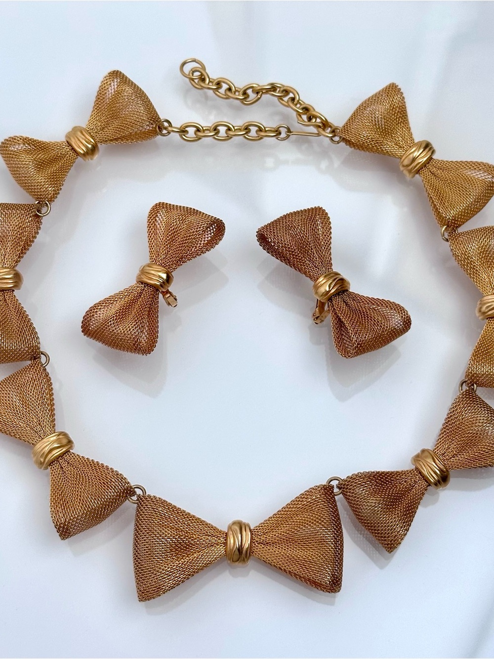 Vintage Gold Tone Mesh Bow Necklace & Clip Earrings Set Mid Century